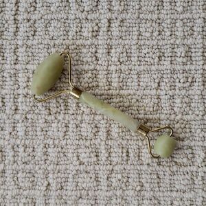 Jade Roller - for eyes and face